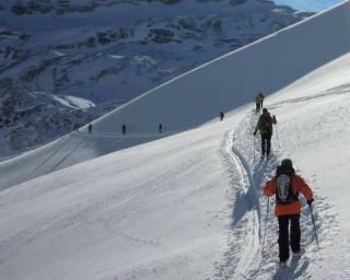  Paseo con raquetas de nieve en altitud 